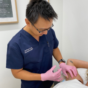 Dr Teng performing anti-sweat injections for excessive sweating (hyperhidrosis)